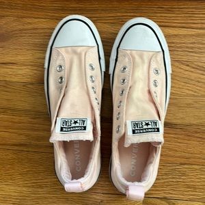 Womens light peach platform lace less converse slip ons! 8.5 SO cute!